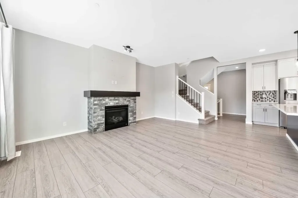 98 Lucas Crescent NW Calgary AB T3G 3M9