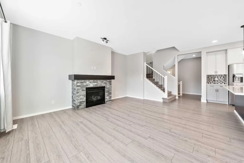 98 Lucas Crescent NW Calgary AB T3G 3M9