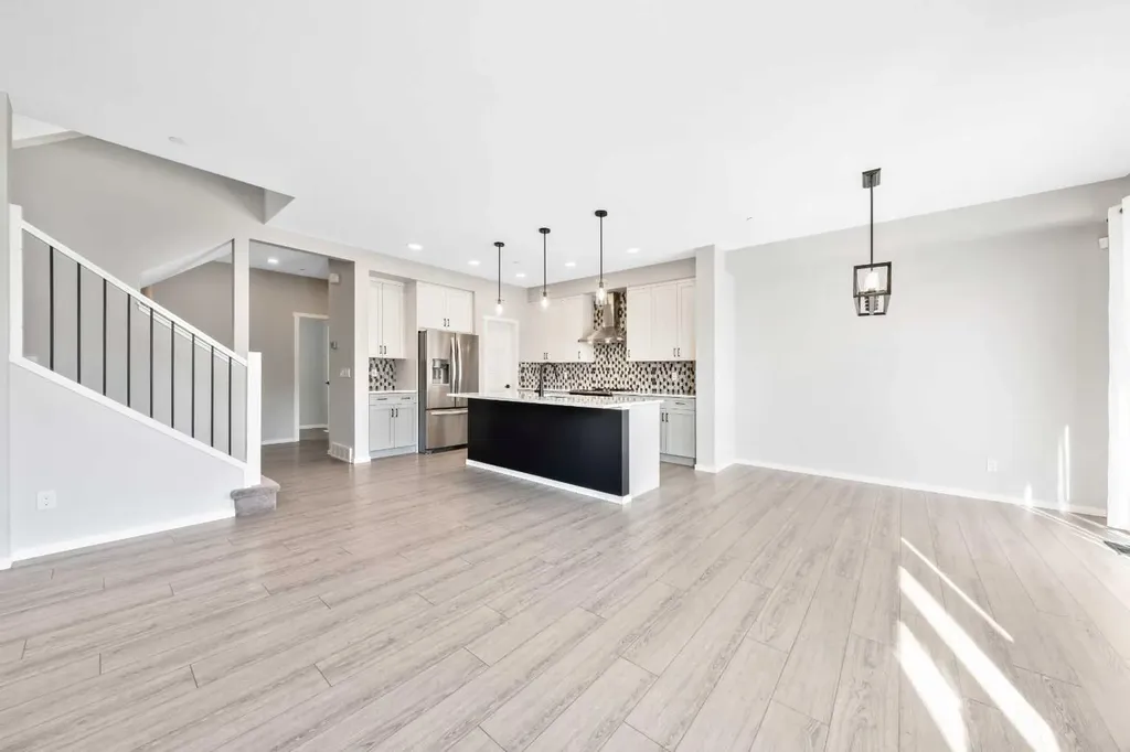 98 Lucas Crescent NW Calgary AB T3G 3M9