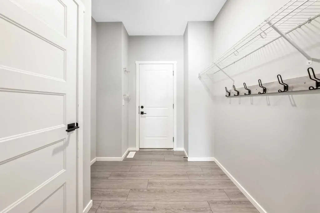 98 Lucas Crescent NW Calgary AB T3G 3M9