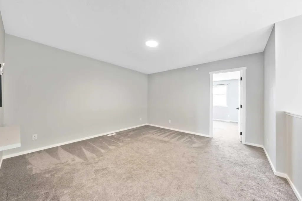 98 Lucas Crescent NW Calgary AB T3G 3M9
