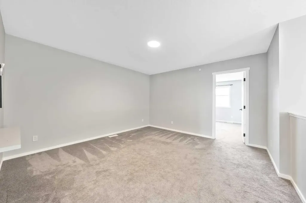 98 Lucas Crescent NW Calgary AB T3G 3M9