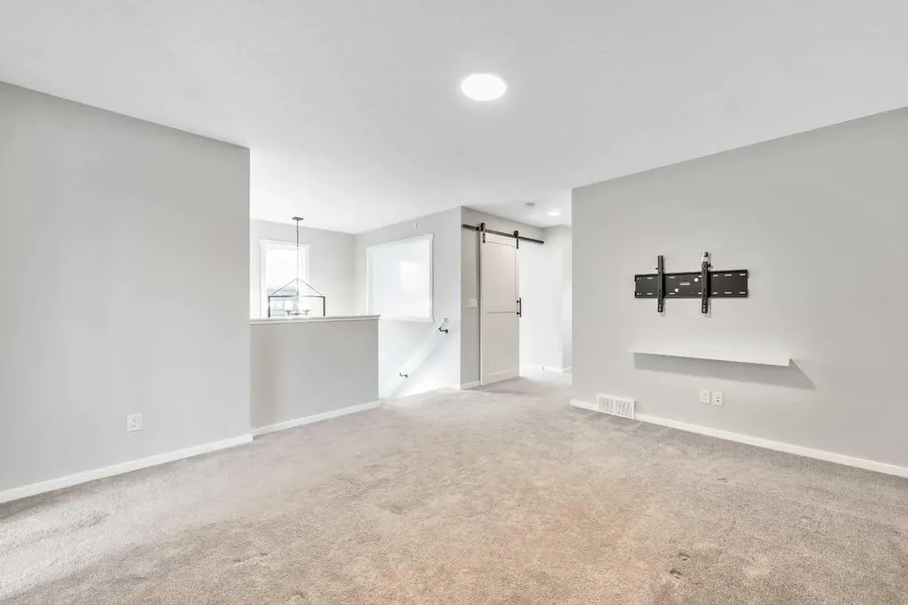 98 Lucas Crescent NW Calgary AB T3G 3M9