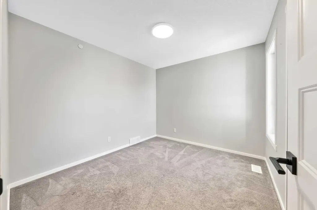 98 Lucas Crescent NW Calgary AB T3G 3M9