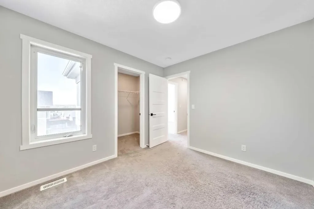 98 Lucas Crescent NW Calgary AB T3G 3M9
