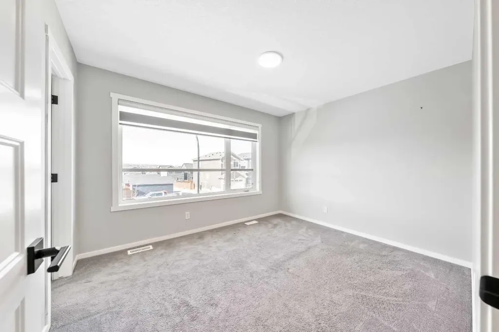 98 Lucas Crescent NW Calgary AB T3G 3M9