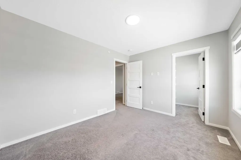 98 Lucas Crescent NW Calgary AB T3G 3M9