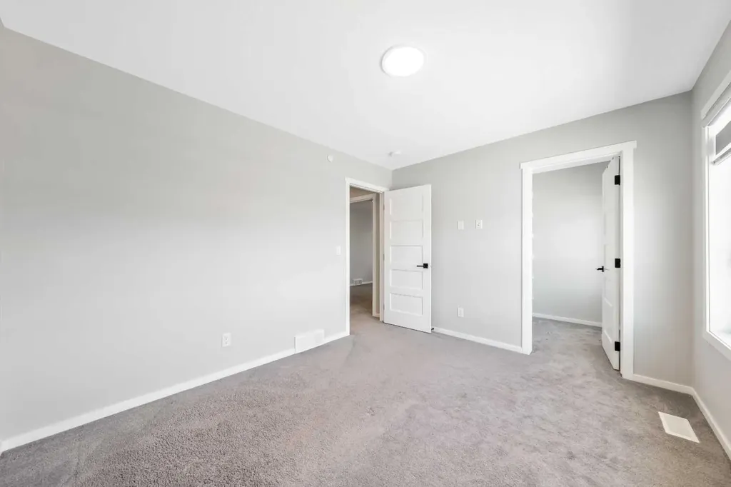 98 Lucas Crescent NW Calgary AB T3G 3M9