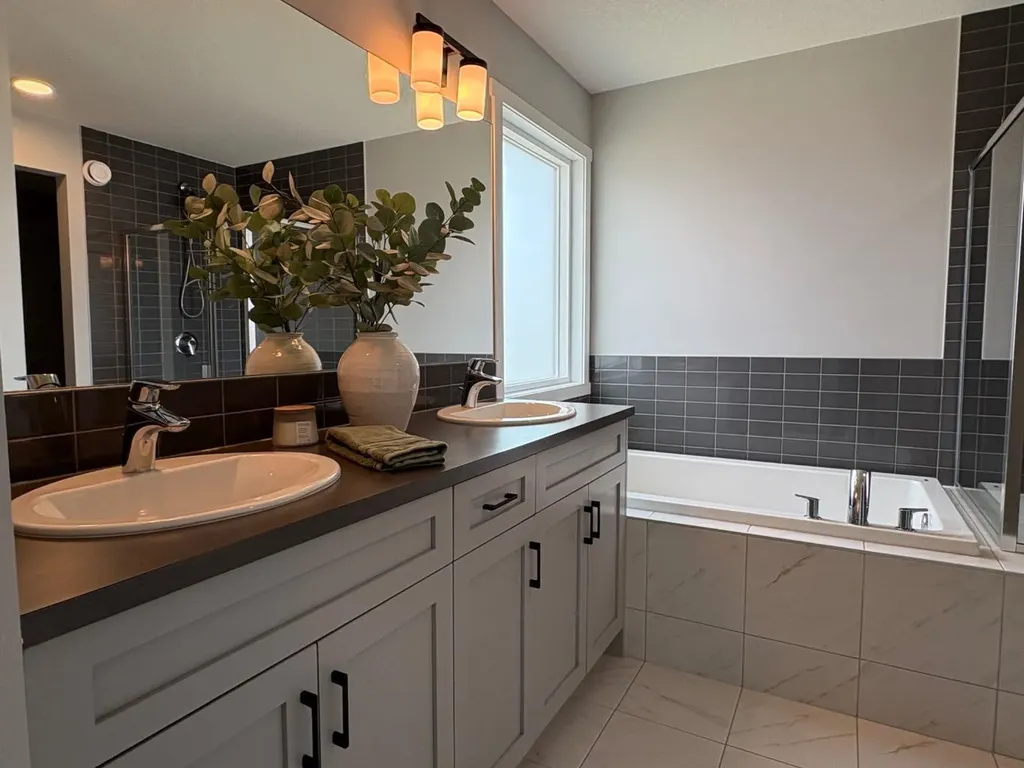 98 Lucas Crescent NW Calgary AB T3G 3M9