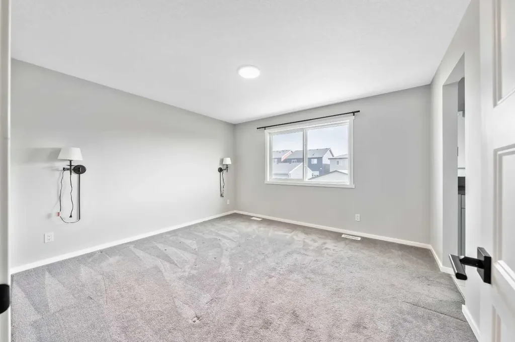 98 Lucas Crescent NW Calgary AB T3G 3M9