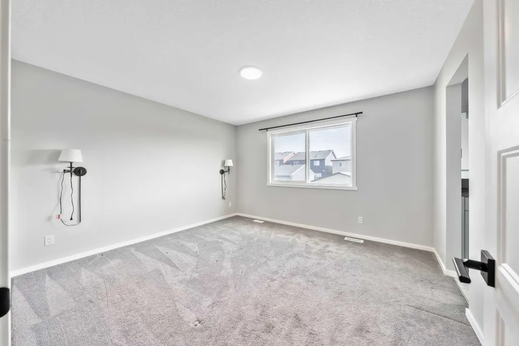 98 Lucas Crescent NW Calgary AB T3G 3M9