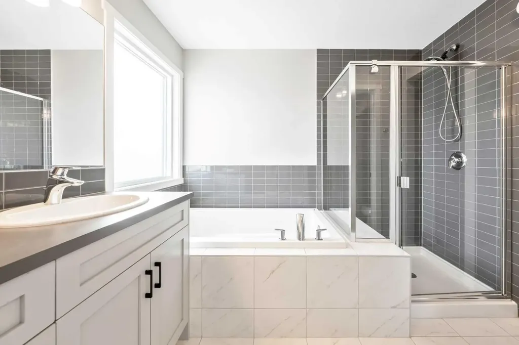 98 Lucas Crescent NW Calgary AB T3G 3M9