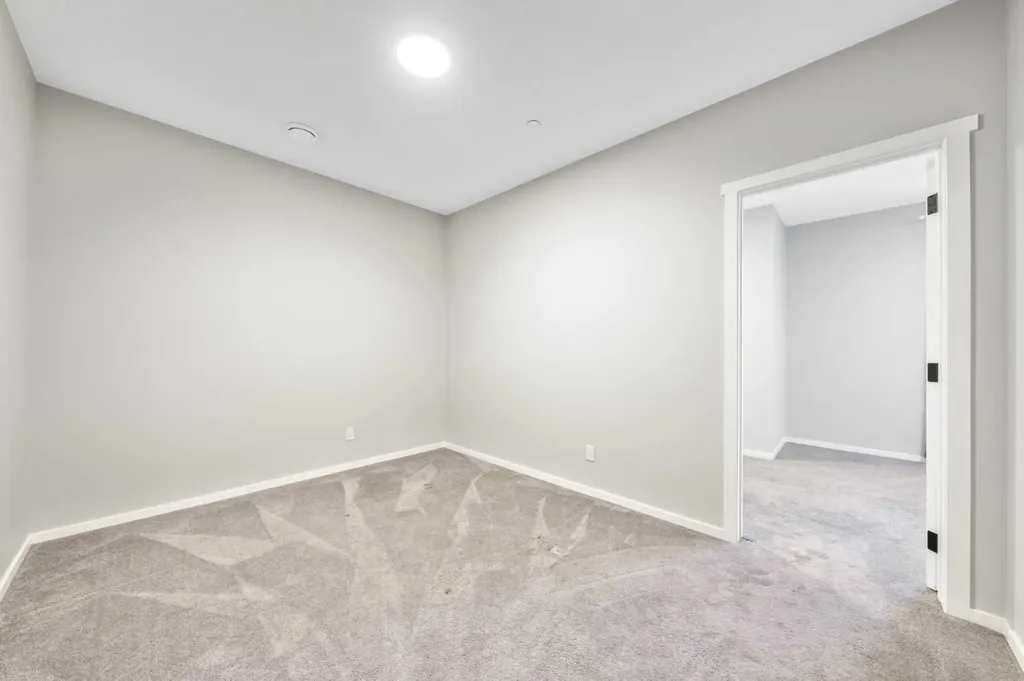 98 Lucas Crescent NW Calgary AB T3G 3M9