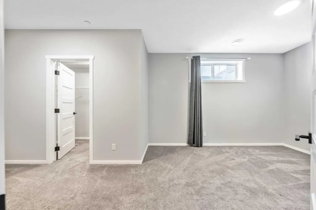 98 Lucas Crescent NW Calgary AB T3G 3M9