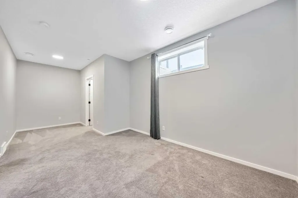 98 Lucas Crescent NW Calgary AB T3G 3M9