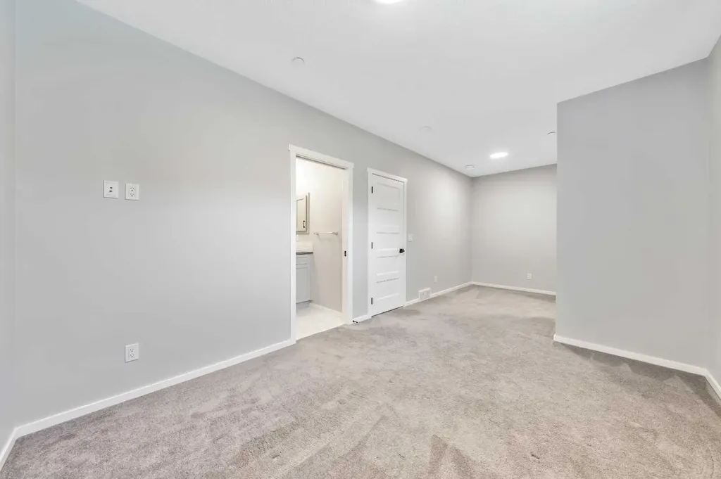 98 Lucas Crescent NW Calgary AB T3G 3M9
