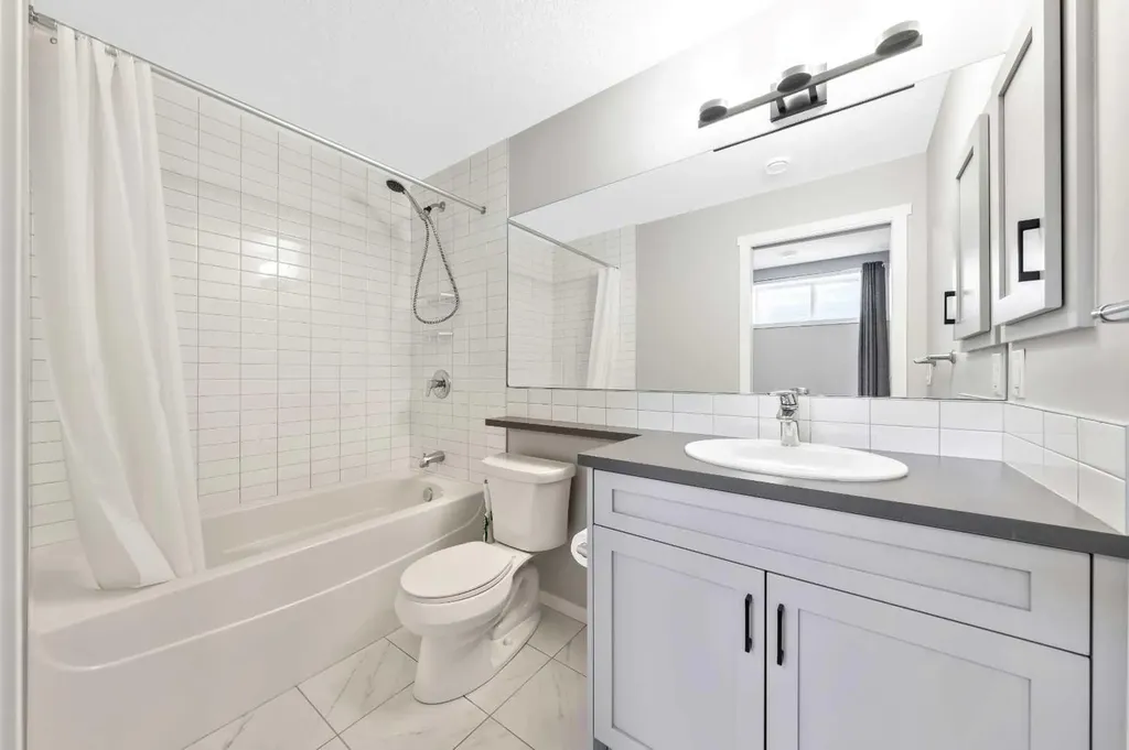 98 Lucas Crescent NW Calgary AB T3G 3M9