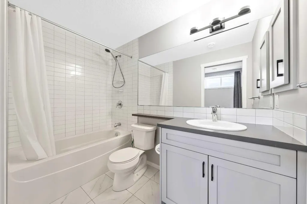 98 Lucas Crescent NW Calgary AB T3G 3M9