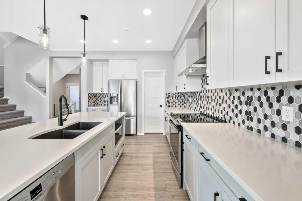 98 Lucas Crescent NW Calgary AB T3G 3M9