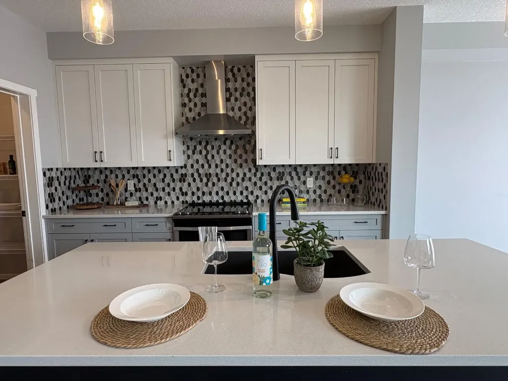 98 Lucas Crescent NW Calgary AB T3G 3M9