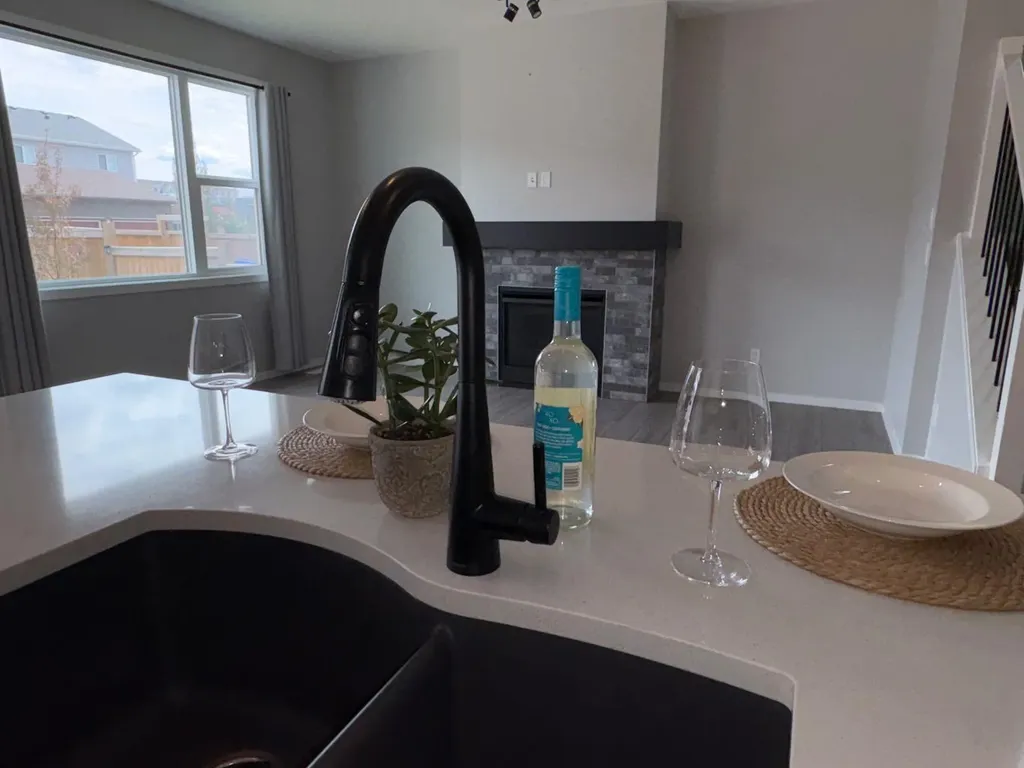 98 Lucas Crescent NW Calgary AB T3G 3M9