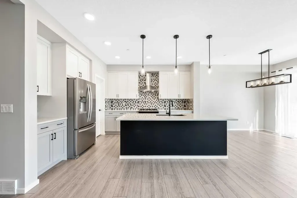 98 Lucas Crescent NW Calgary AB T3G 3M9