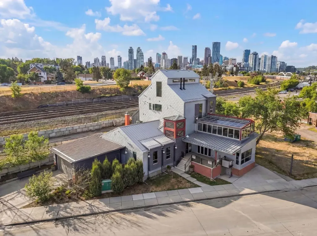 1015 11 Street SE Calgary AB T2G 3E9