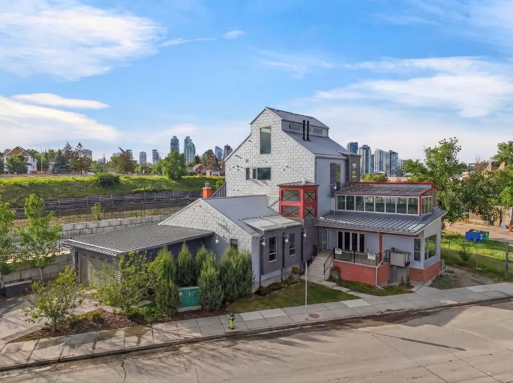 1015 11 Street SE Calgary AB T2G 3E9