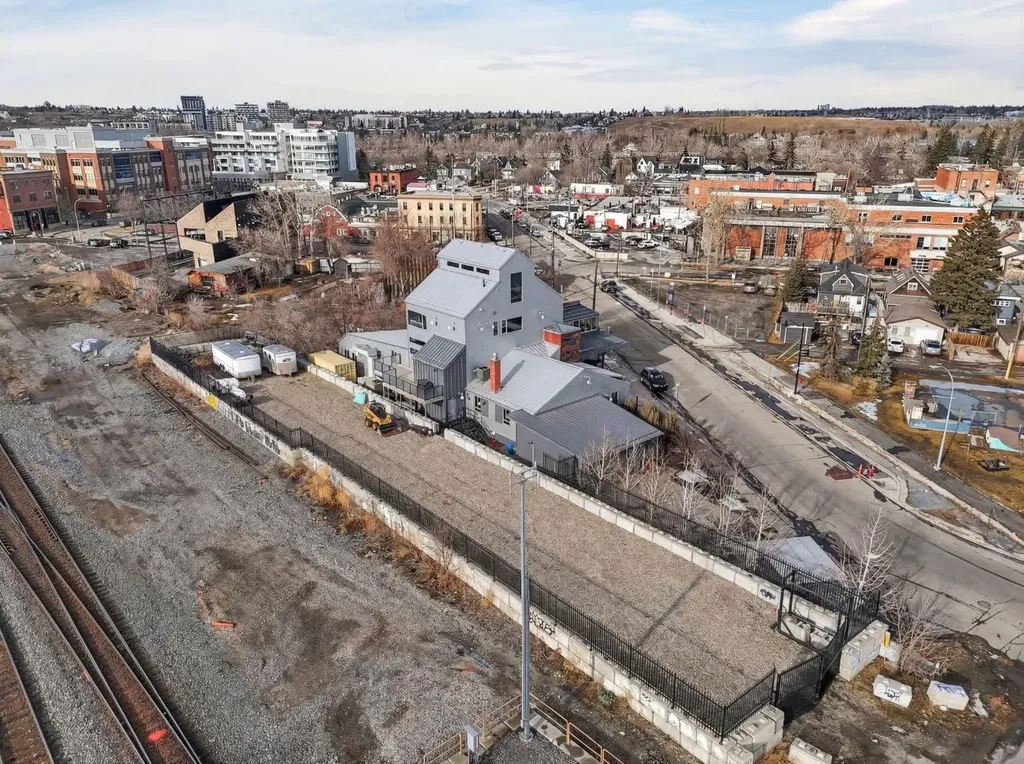 1015 11 Street SE Calgary AB T2G 3E9