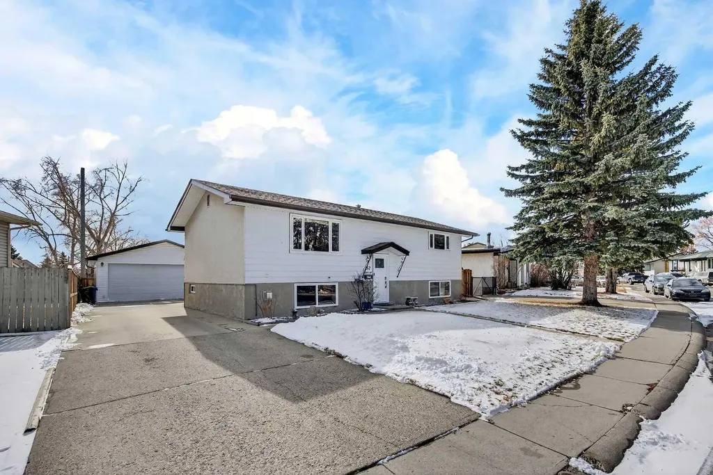 152 Maddock Way NE Calgary AB T2A3X3