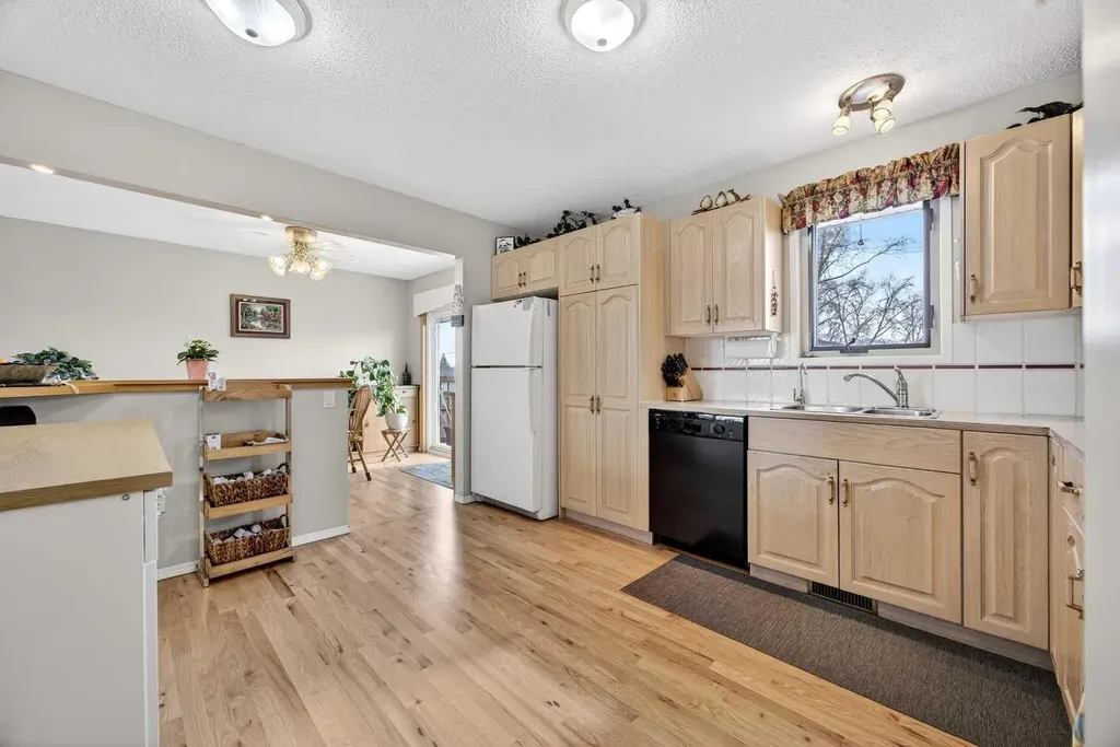 152 Maddock Way NE Calgary AB T2A3X3