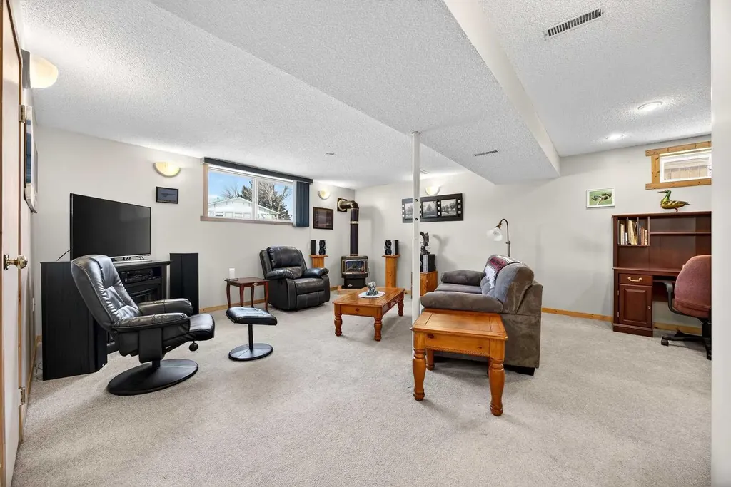 152 Maddock Way NE Calgary AB T2A3X3