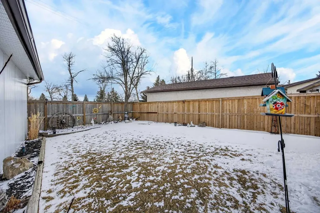 152 Maddock Way NE Calgary AB T2A3X3
