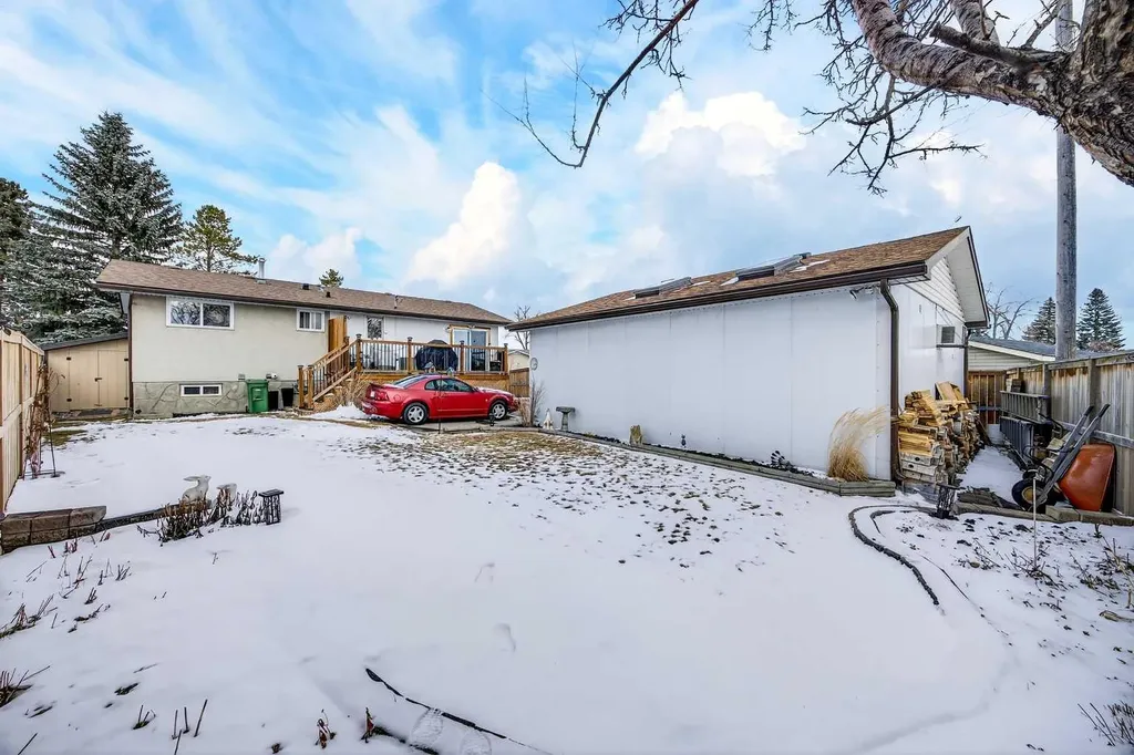 152 Maddock Way NE Calgary AB T2A3X3