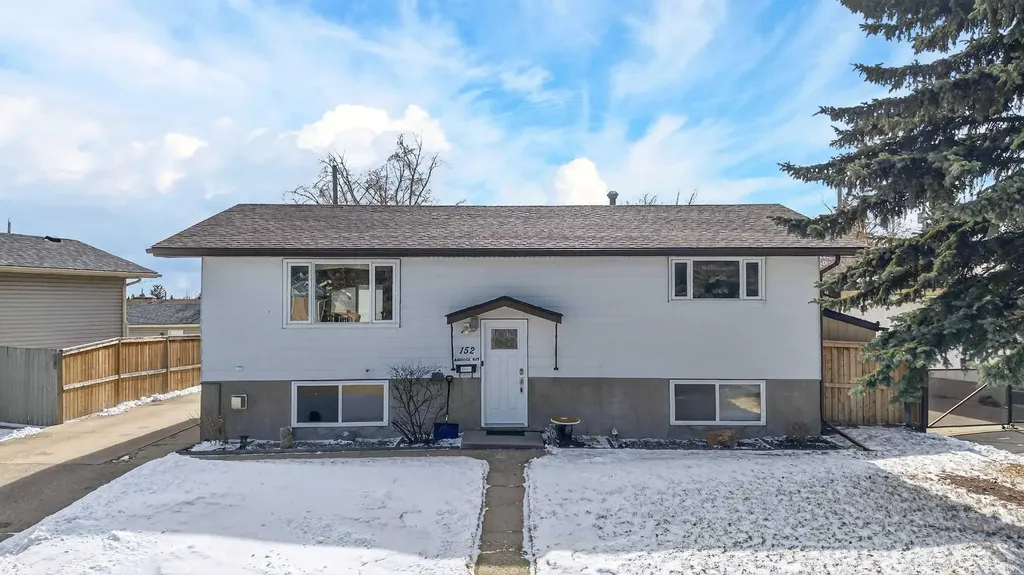 152 Maddock Way NE Calgary AB T2A3X3