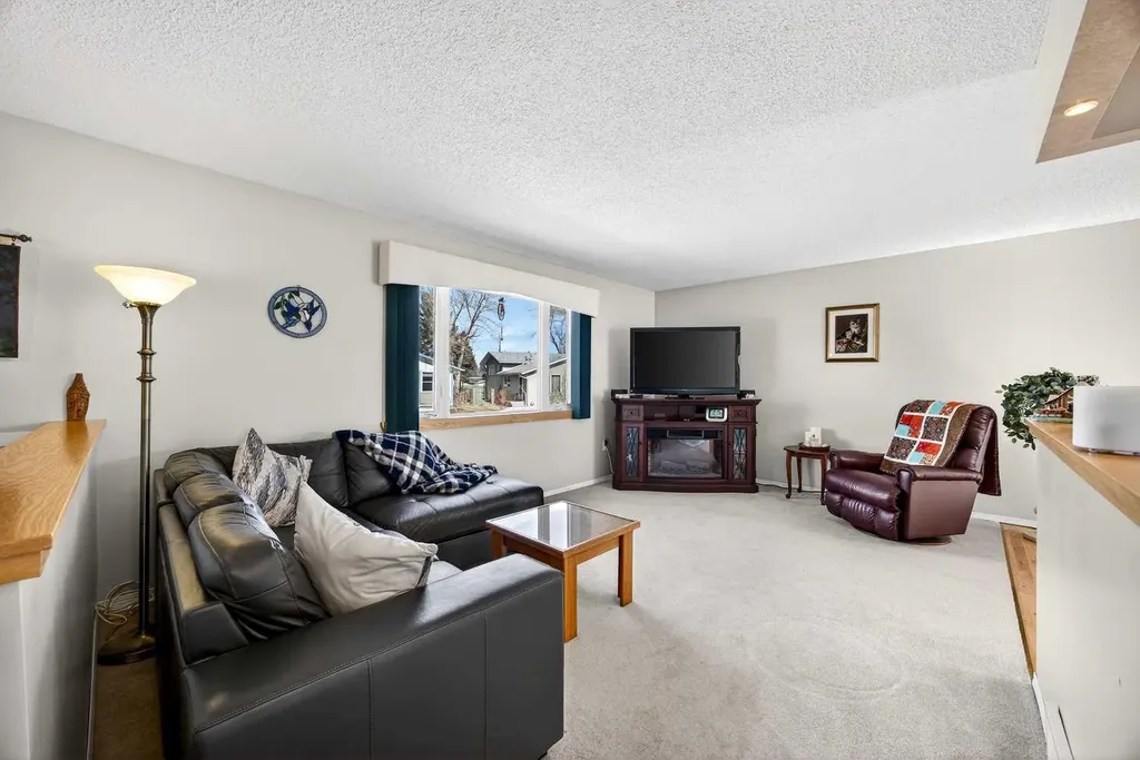 152 Maddock Way NE Calgary AB T2A3X3