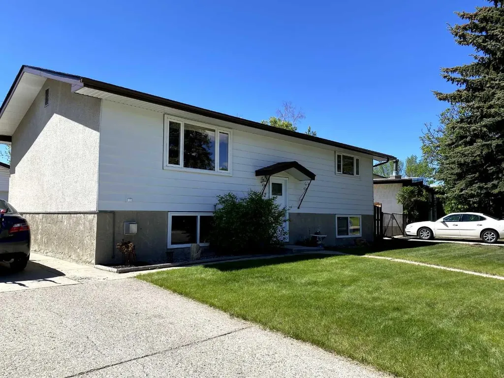 152 Maddock Way NE Calgary AB T2A3X3