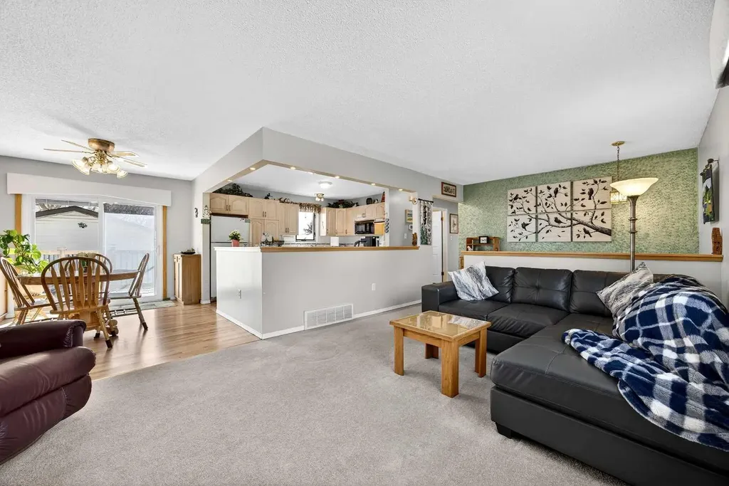 152 Maddock Way NE Calgary AB T2A3X3