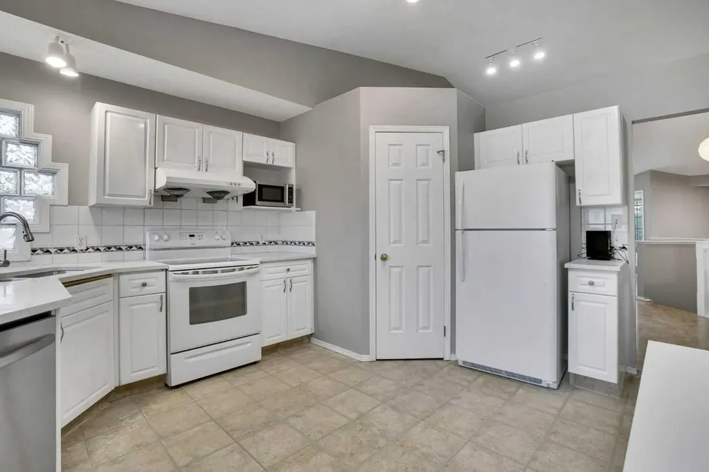 170 Citadel Gardens NW Calgary AB t3g 3x6