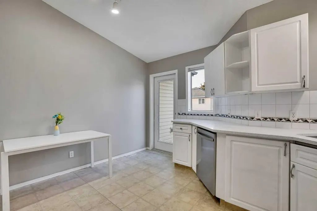170 Citadel Gardens NW Calgary AB t3g 3x6