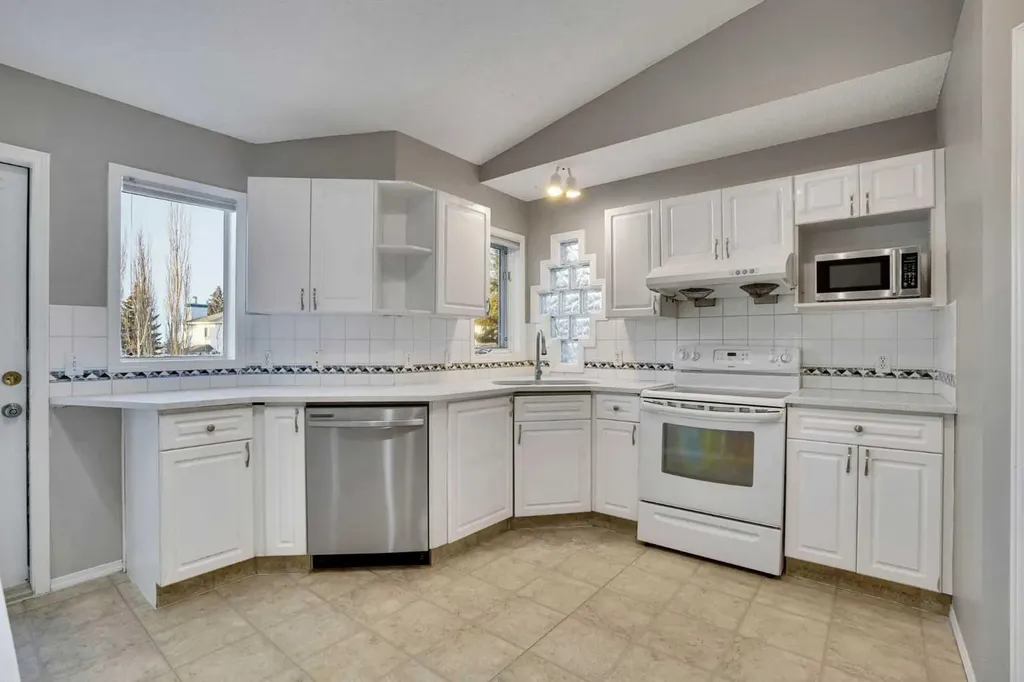 170 Citadel Gardens NW Calgary AB t3g 3x6