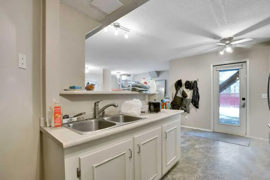 170 Citadel Gardens NW Calgary AB t3g 3x6