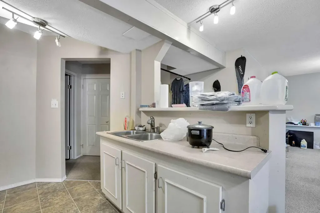 170 Citadel Gardens NW Calgary AB t3g 3x6
