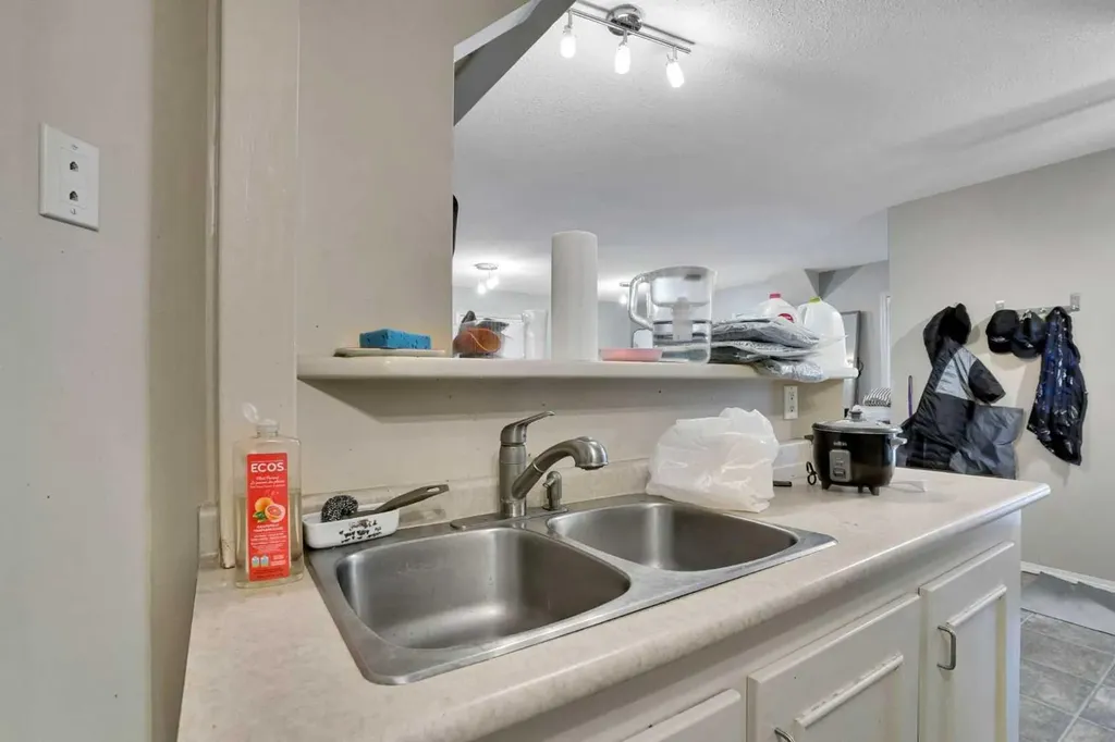 170 Citadel Gardens NW Calgary AB t3g 3x6