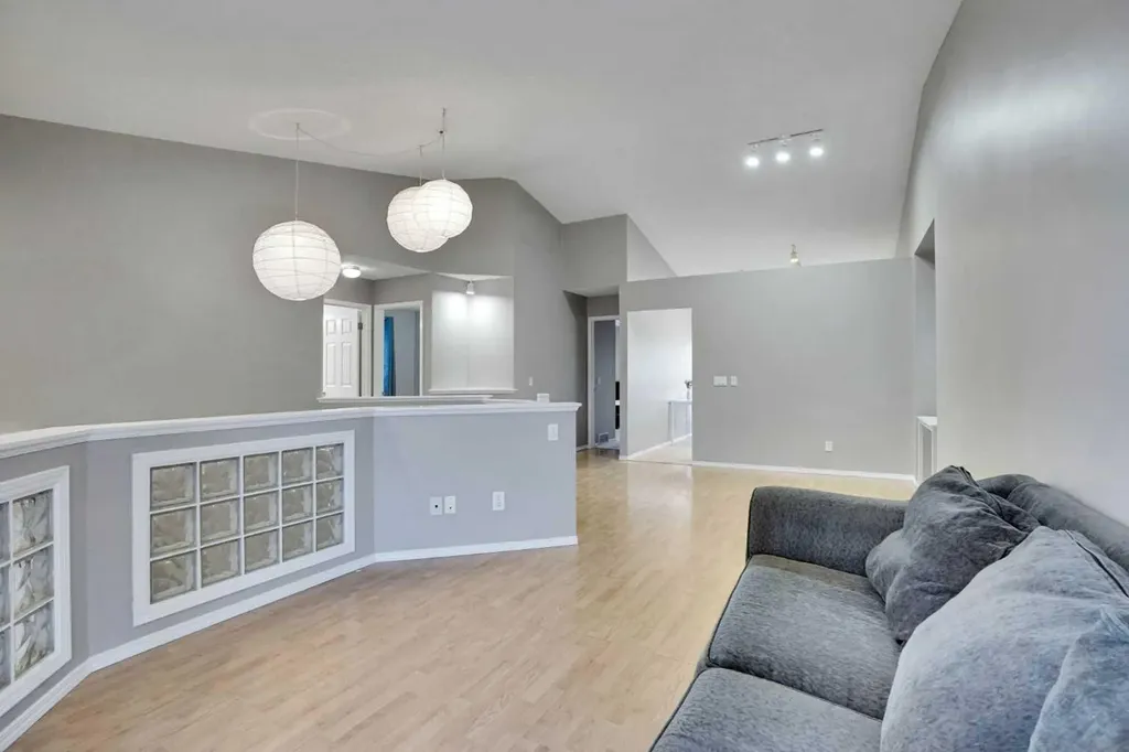 170 Citadel Gardens NW Calgary AB t3g 3x6