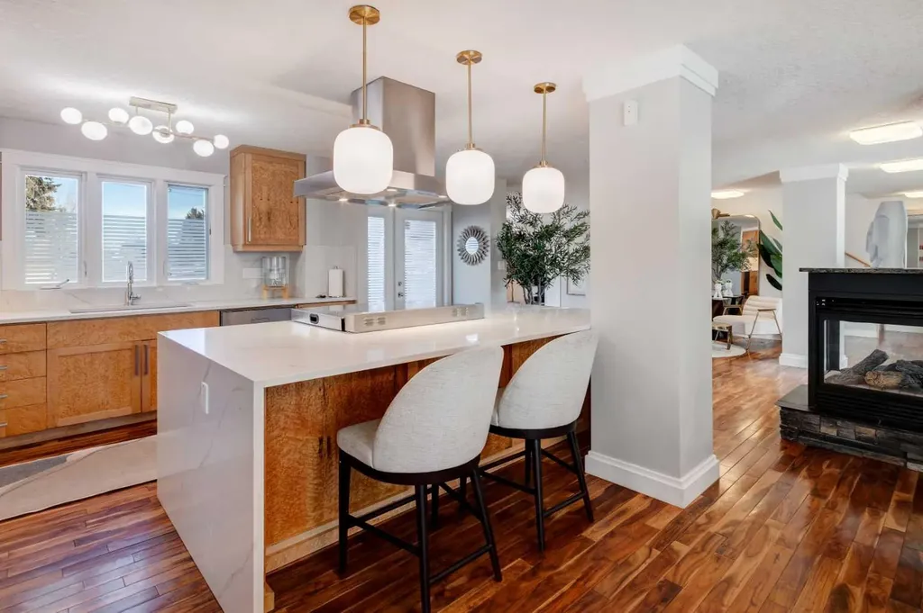 38 Lissington Drive SW Calgary AB T3E 5E1