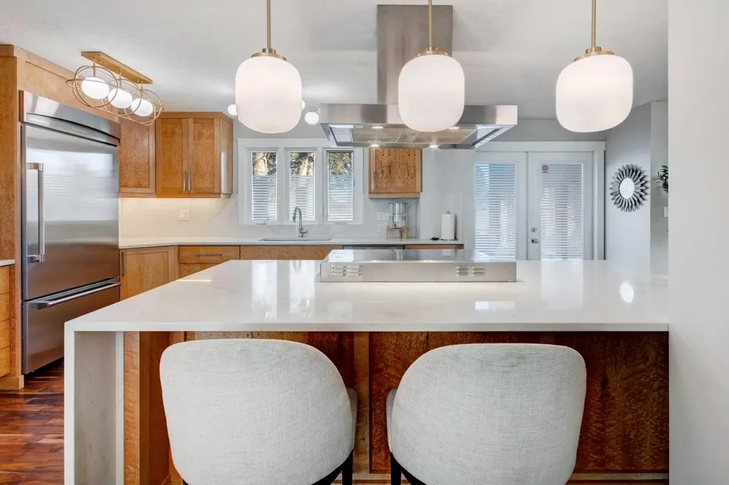 38 Lissington Drive SW Calgary AB T3E 5E1