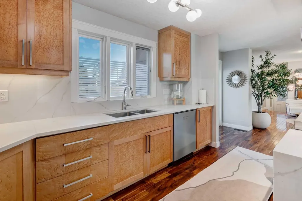 38 Lissington Drive SW Calgary AB T3E 5E1