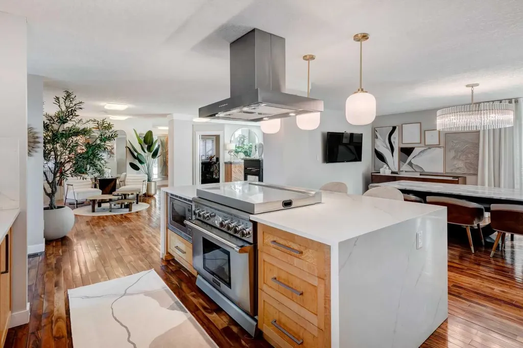 38 Lissington Drive SW Calgary AB T3E 5E1