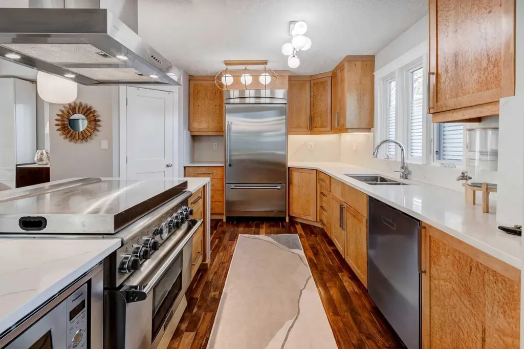 38 Lissington Drive SW Calgary AB T3E 5E1